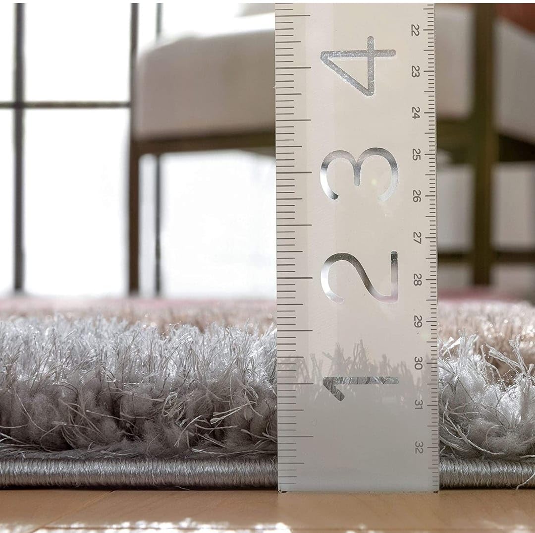 Triangle Pattern Shaggy Carpet – Premium Soft Touch Rug