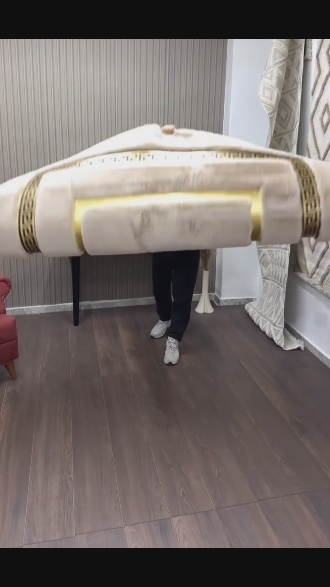 Luxury Royale Heritage Carpet – Golden Ivory